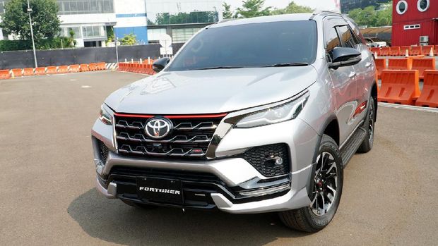 Toyota Fortuner Bekas Tahun 2020 Warna Silver